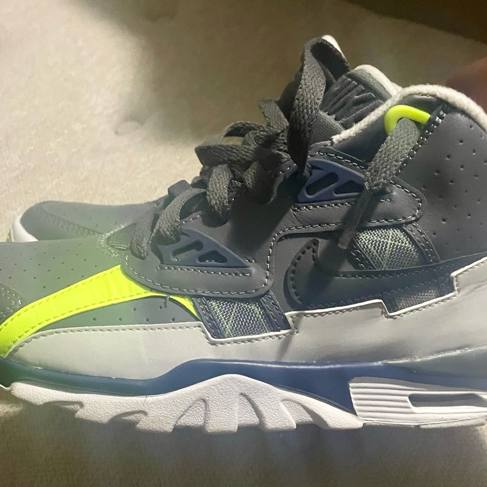 Used kids 5.5  Nike Sneakers
